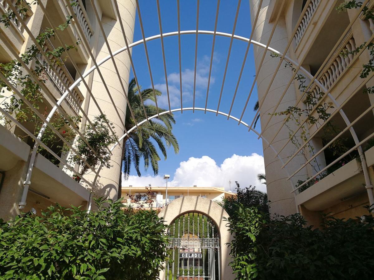 Apartamentos Versailles Villafortuny Exterior foto